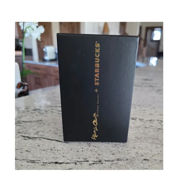 LIMITED EDITION Starbucks + Alice & Olivia 'Stace Face' 12 Oz. Ceramic Mug - Picture 6 of 8